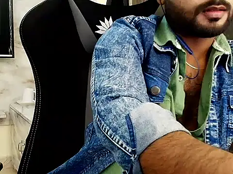 Snapshot of SHENOY3 chatting on 11/25/25, 03:34 SHENOY3 online show from 11/25/25, 03:34