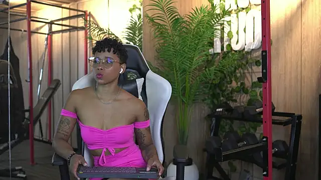 Snapshot of kelly_thomson chatting on 07/15/26, 12:54 kelly thomson online show from 07/15/26, 12:54