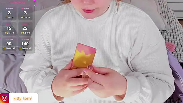 Snapshot of Tori_cat chatting on 12/22/24, 01:22 Tori cat online show from 12/22/24, 01:22