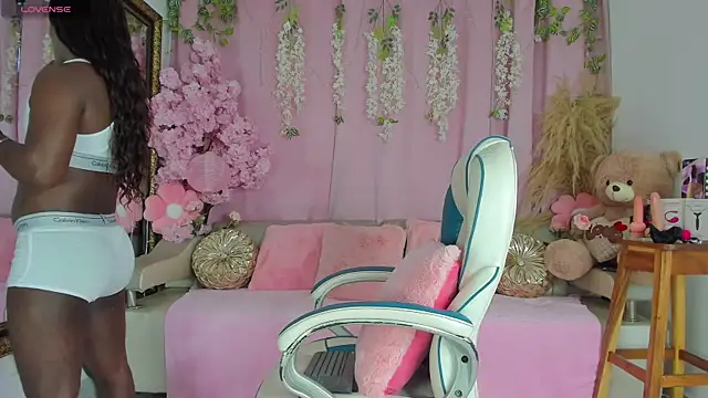 Snapshot of SammyGirlTS chatting on 10/30/25, 11:44 SammyGirlTS online show from 10/30/25, 11:44