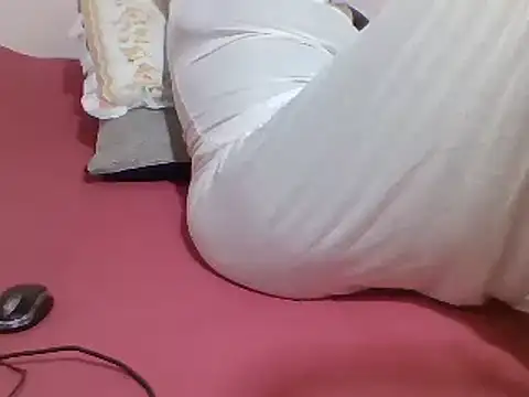 sweetelle09 online show from 03/08/25, 07:09