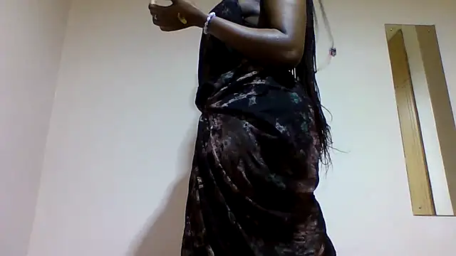 Snapshot of sweetelle09 chatting on 02/21/26, 04:41 sweetelle09 online show from 02/21/26, 04:41