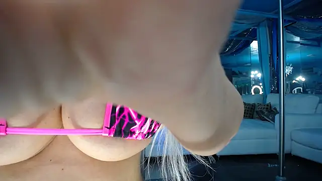 ADRIANNA FOX online show from 09/27/25, 07:24