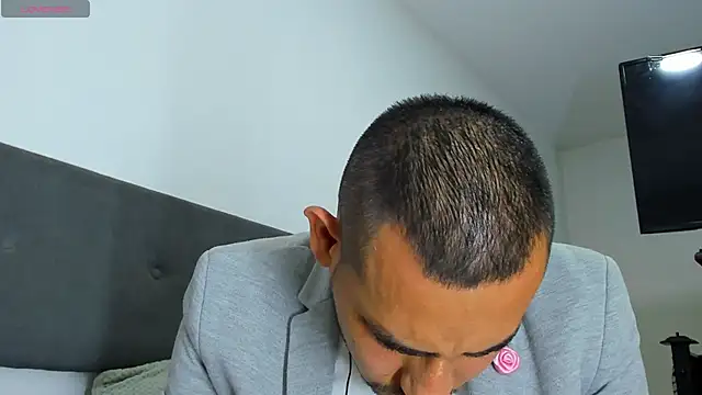 Snapshot of jhonyalzate2 chatting on 03/04/25, 03:11 jhonyalzate2 online show from 03/04/25, 03:11