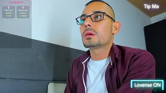 Snapshot of jhonyalzate2 chatting on 09/30/25, 03:33 jhonyalzate2 online show from 09/30/25, 03:33