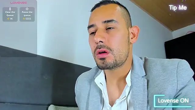 Snapshot of jhonyalzate2 chatting on 10/06/25, 01:47 jhonyalzate2 online show from 10/06/25, 01:47