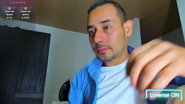 Snapshot of jhonyalzate2 chatting on 10/30/25, 02:57 jhonyalzate2 online show from 10/30/25, 02:57