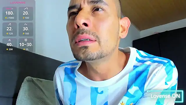 Snapshot of jhonyalzate2 chatting on 11/12/25, 03:18 jhonyalzate2 online show from 11/12/25, 03:18