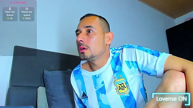 Snapshot of jhonyalzate2 chatting on 11/16/25, 12:05 jhonyalzate2 online show from 11/16/25, 12:05