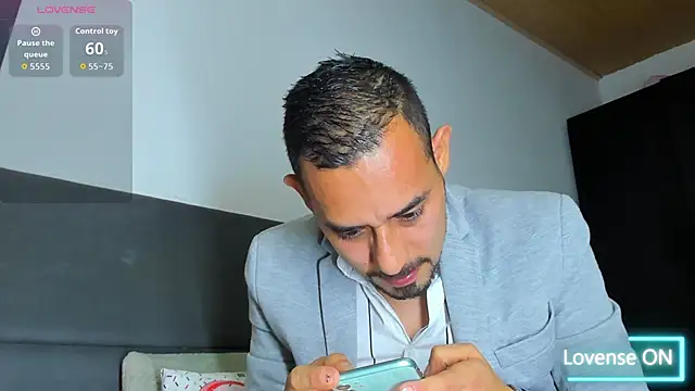 Snapshot of jhonyalzate2 chatting on 11/25/25, 02:44 jhonyalzate2 online show from 11/25/25, 02:44