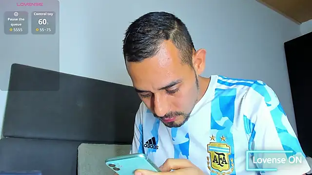 Snapshot of jhonyalzate2 chatting on 12/16/25, 03:44 jhonyalzate2 online show from 12/16/25, 03:44