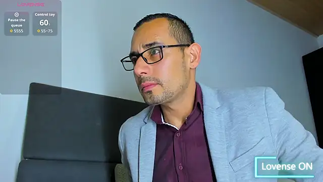 Snapshot of jhonyalzate2 chatting on 12/18/25, 01:11 jhonyalzate2 online show from 12/18/25, 01:11