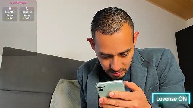 jhonyalzate2 online show from 03/01/26, 01:51