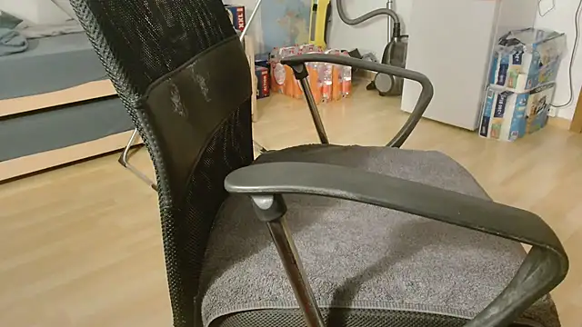 Snapshot of lumpi99 chatting on 10/11/25, 03:17 lumpi99 online show from 10/11/25, 03:17