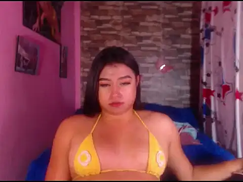 Snapshot of katrinawillff chatting on 01/08/25, 11:43 katrinawillff online show from 01/08/25, 11:43