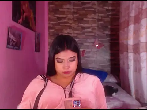 Snapshot of katrinawillff chatting on 02/05/25, 08:32 katrinawillff online show from 02/05/25, 08:32