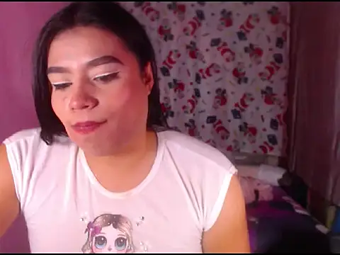 Snapshot of katrinawillff chatting on 12/15/25, 02:05 katrinawillff online show from 12/15/25, 02:05