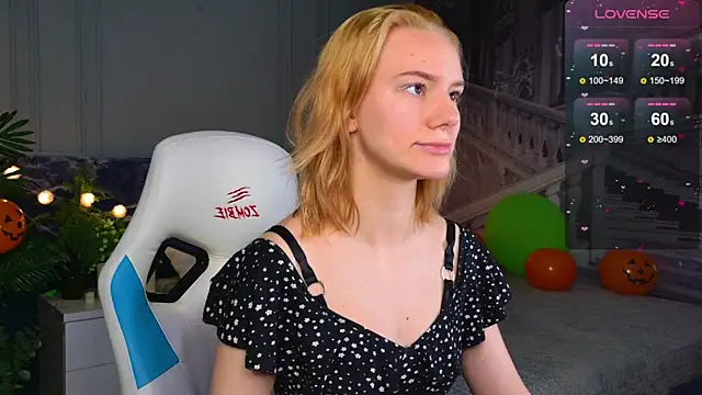 Ramona    online show from 10/25/25, 06:10