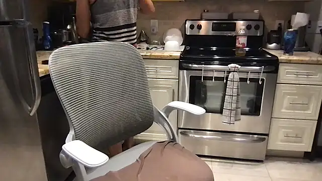 BigGuyMuscle online show from 09/25/25, 04:11