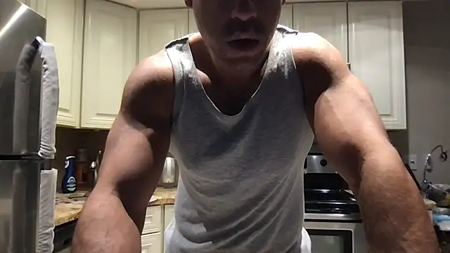 Snapshot of BigGuyMuscle chatting on 06/07/26, 10:57 BigGuyMuscle online show from 06/07/26, 10:57