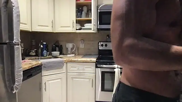Snapshot of BigGuyMuscle chatting on 06/18/26, 11:20 BigGuyMuscle online show from 06/18/26, 11:20