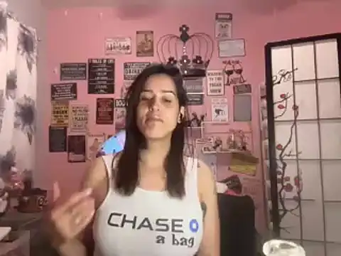 Snapshot of latinacubana chatting on 12/23/24, 12:30 latinacubana online show from 12/23/24, 12:30