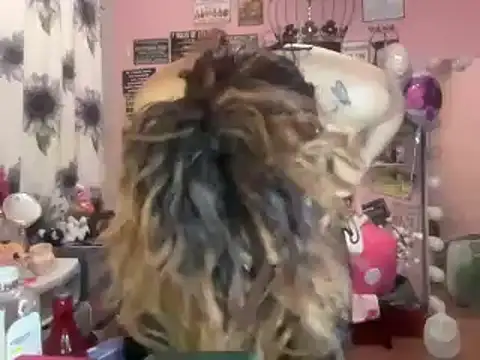 Snapshot of latinacubana chatting on 01/04/25, 12:59 latinacubana online show from 01/04/25, 12:59