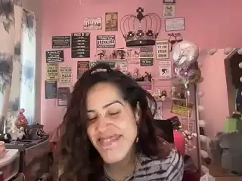 Snapshot of latinacubana chatting on 01/05/25, 03:45 latinacubana online show from 01/05/25, 03:45