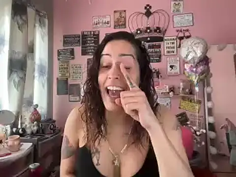 Snapshot of latinacubana chatting on 01/07/25, 06:56 latinacubana online show from 01/07/25, 06:56