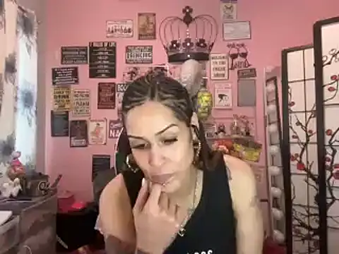 Snapshot of latinacubana chatting on 01/12/25, 02:30 latinacubana online show from 01/12/25, 02:30