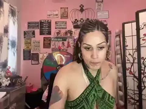 Snapshot of latinacubana chatting on 01/12/25, 08:36 latinacubana online show from 01/12/25, 08:36