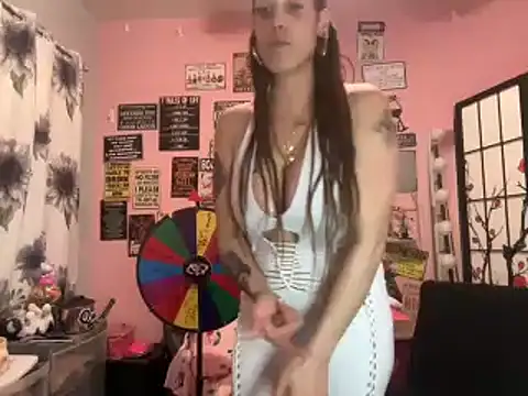 Snapshot of latinacubana chatting on 01/13/25, 03:45 latinacubana online show from 01/13/25, 03:45