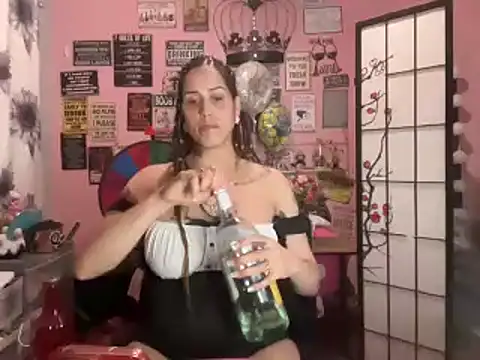 Snapshot of latinacubana chatting on 01/18/25, 05:20 latinacubana online show from 01/18/25, 05:20