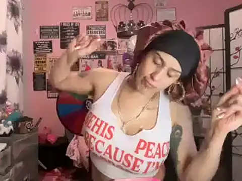 Snapshot of latinacubana chatting on 01/20/25, 05:04 latinacubana online show from 01/20/25, 05:04