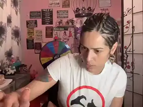 Snapshot of latinacubana chatting on 01/22/25, 02:37 latinacubana online show from 01/22/25, 02:37