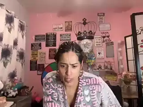 Snapshot of latinacubana chatting on 01/22/25, 12:49 latinacubana online show from 01/22/25, 12:49