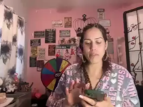 Snapshot of latinacubana chatting on 01/22/25, 10:26 latinacubana online show from 01/22/25, 10:26