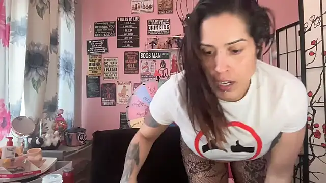 Snapshot of latinacubana chatting on 02/01/25, 08:58 latinacubana online show from 02/01/25, 08:58