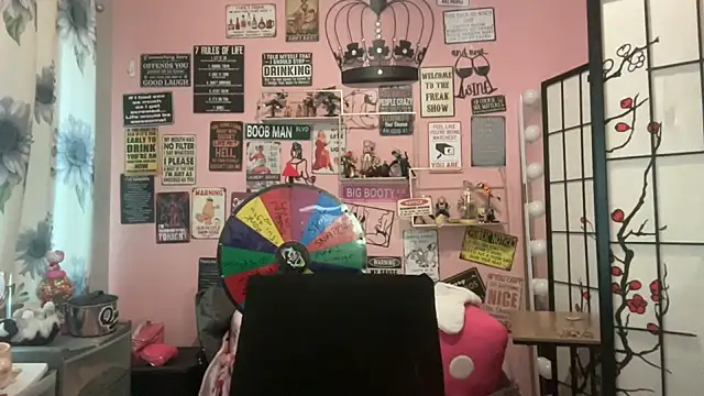 Snapshot of latinacubana chatting on 02/05/25, 02:37 latinacubana online show from 02/05/25, 02:37