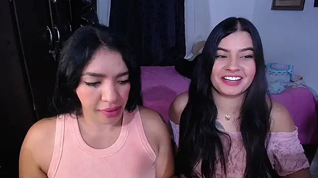 Snapshot of Sharlottee chatting on 11/21/25, 10:52 Sharlottee online show from 11/21/25, 10:52