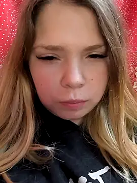 Zuli Kiska online show from 12/03/25, 08:18