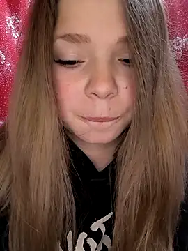 Zuli Kiska online show from 12/14/25, 08:24