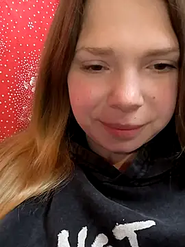 Snapshot of Zuli_Kiska chatting on 04/25/26, 07:11 Zuli Kiska online show from 04/25/26, 07:11