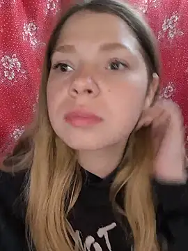 Snapshot of Zuli_Kiska chatting on 05/12/26, 05:37 Zuli Kiska online show from 05/12/26, 05:37