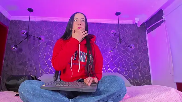 danaythamara1 online show from 12/19/25, 10:28