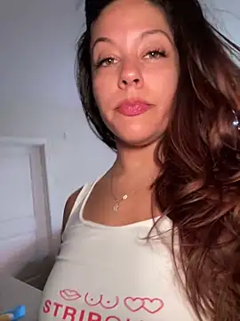 bellafreakyfun online show from 04/13/26, 01:27