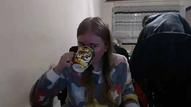 PeterAndJen online show from 12/17/25, 06:14