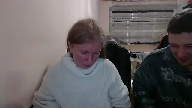 Snapshot of PeterAndJen chatting on 03/06/26, 06:04 PeterAndJen online show from 03/06/26, 06:04