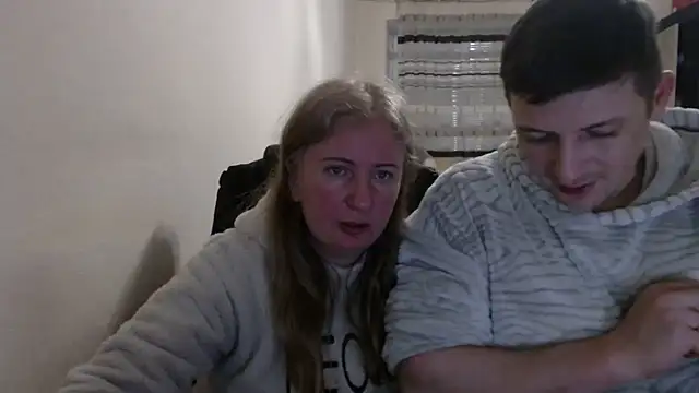 Snapshot of PeterAndJen chatting on 03/12/26, 06:25 PeterAndJen online show from 03/12/26, 06:25