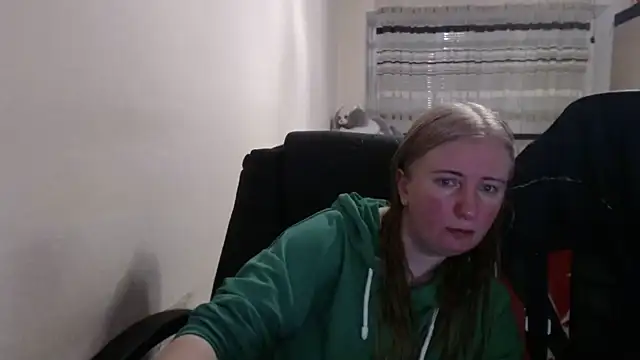 Snapshot of PeterAndJen chatting on 03/25/26, 07:20 PeterAndJen online show from 03/25/26, 07:20